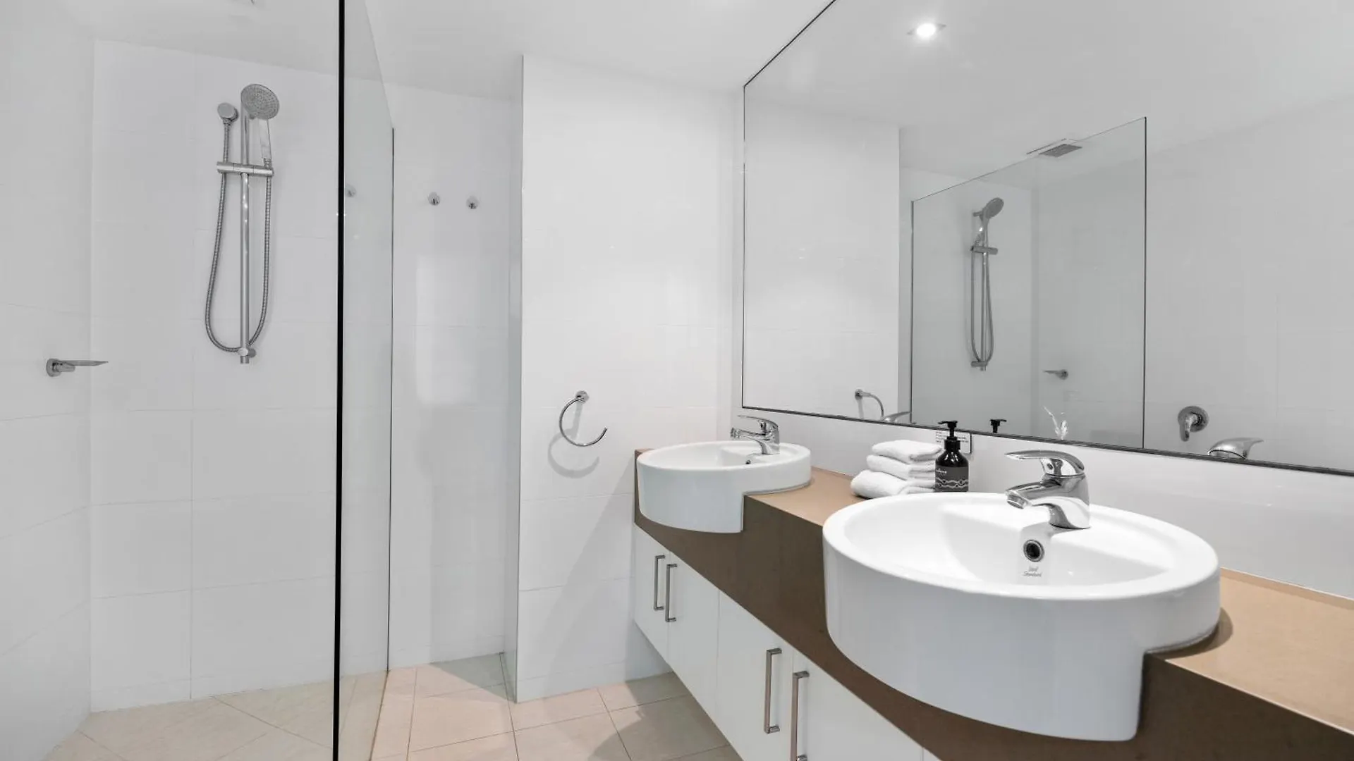 Fairshore 12: Absolute Beachfront, Direct Beach & Pool Access Нуза Хедс Дом отдыха