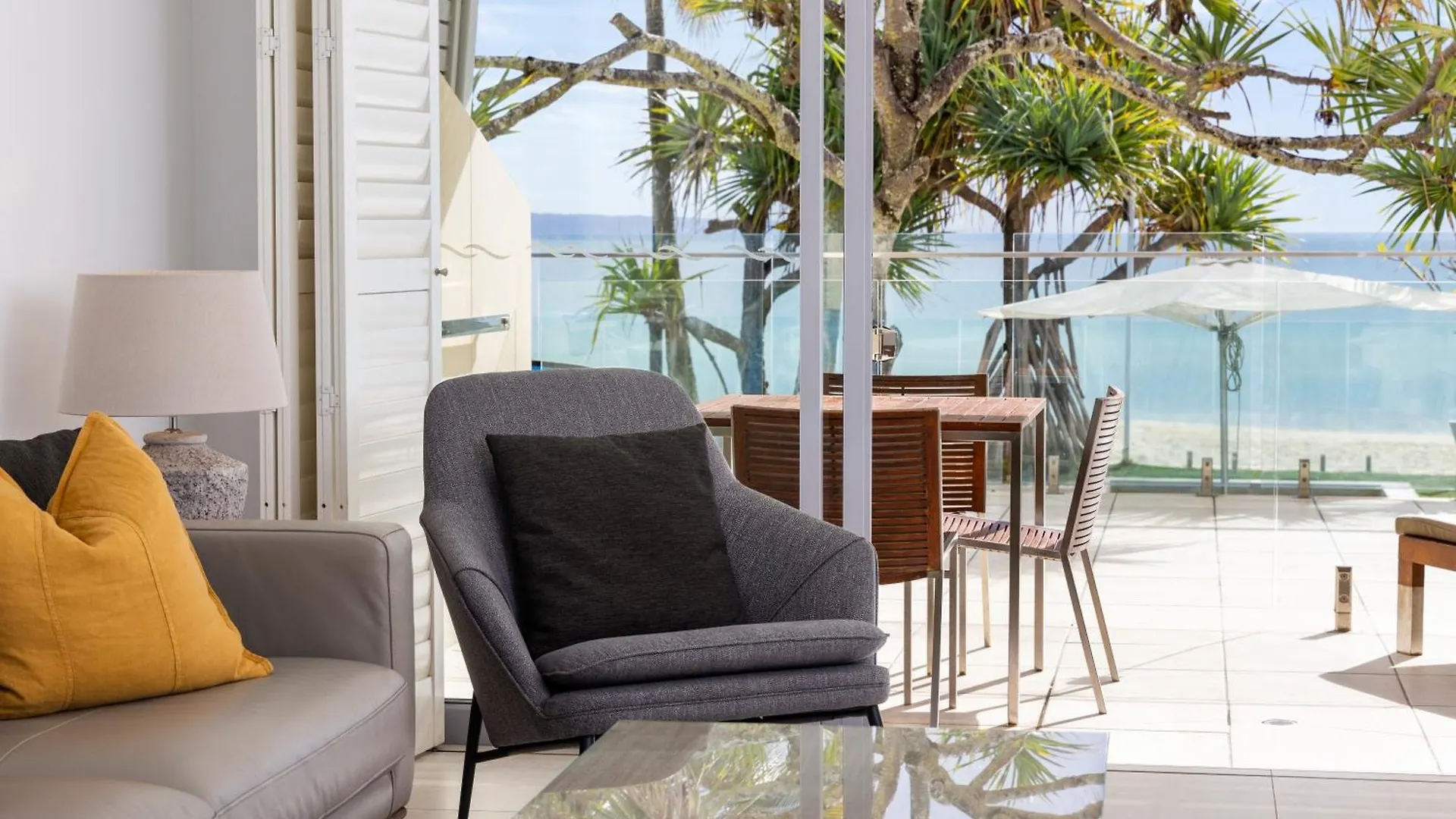 Fairshore 12: Absolute Beachfront, Direct Beach & Pool Access Нуза Хедс 0*,  Австралия