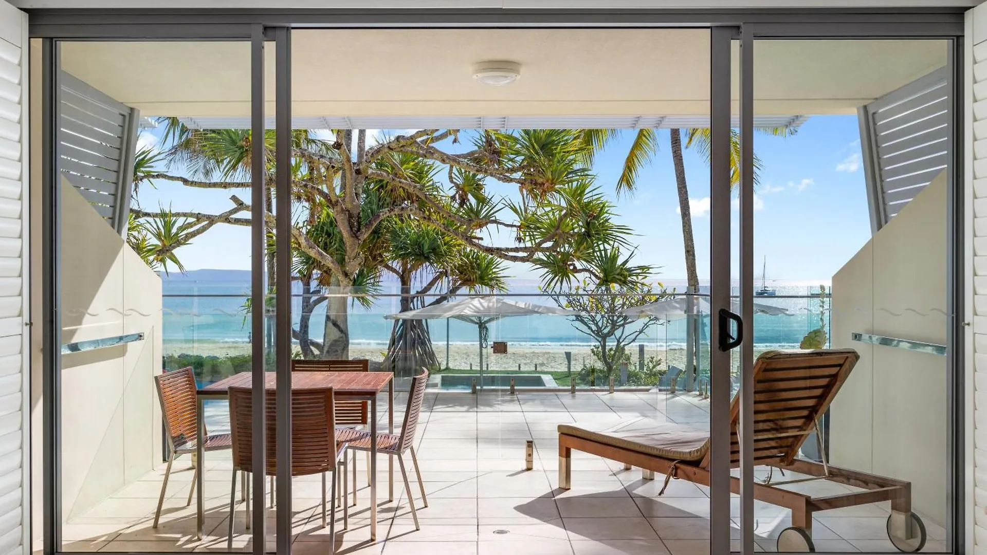 Fairshore 12: Absolute Beachfront, Direct Beach & Pool Access Noosa Heads Prázdninový dům